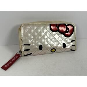 hello kitty loungefly wallet Needs Cleaning